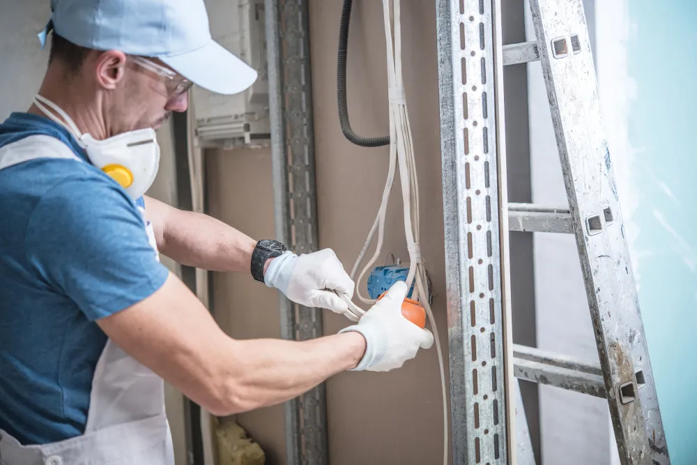Explore job vacancies at EA Bouwservice and join our team of construction experts.