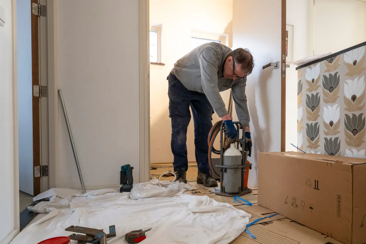 Expert Floor Installation Process for Flawless Finishes