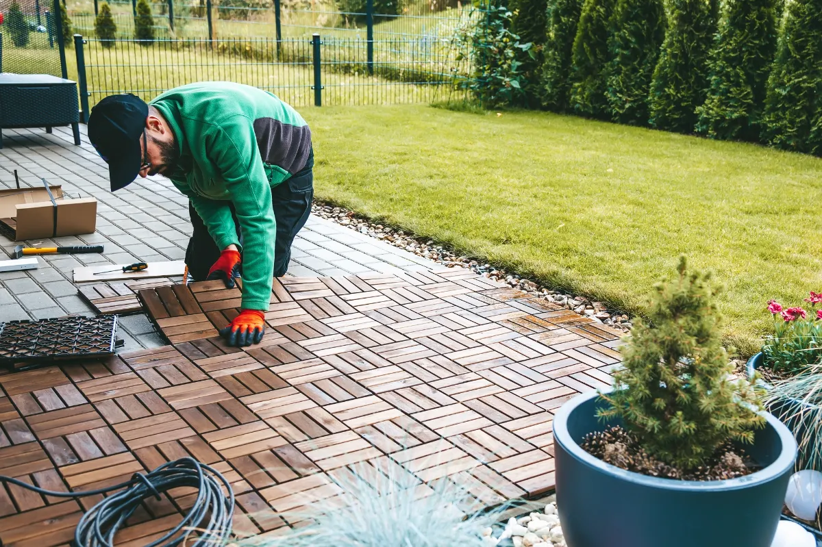 Wide Range of Flooring Materials including PVC, Parquet, Laminate, and Concrete